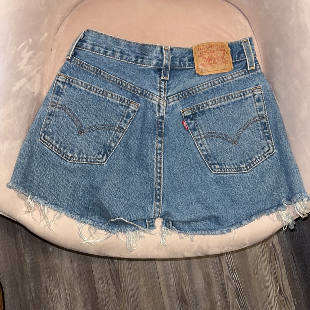 Levi Shorts - Picture 3 of 5
